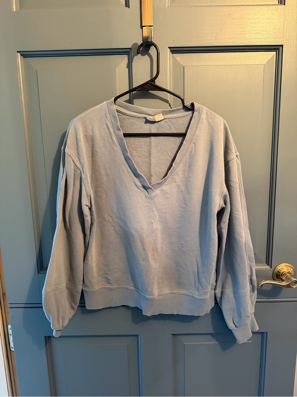 Universal Thread Women’s V Neck Sweatshirt Medium Light Blue Pullover